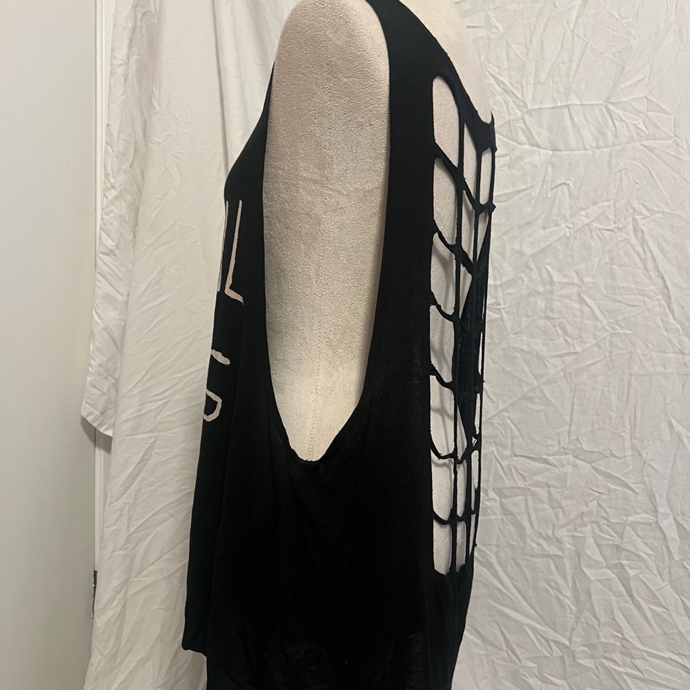 Black Sleeveless Graphic Top - Picture 3 of 4